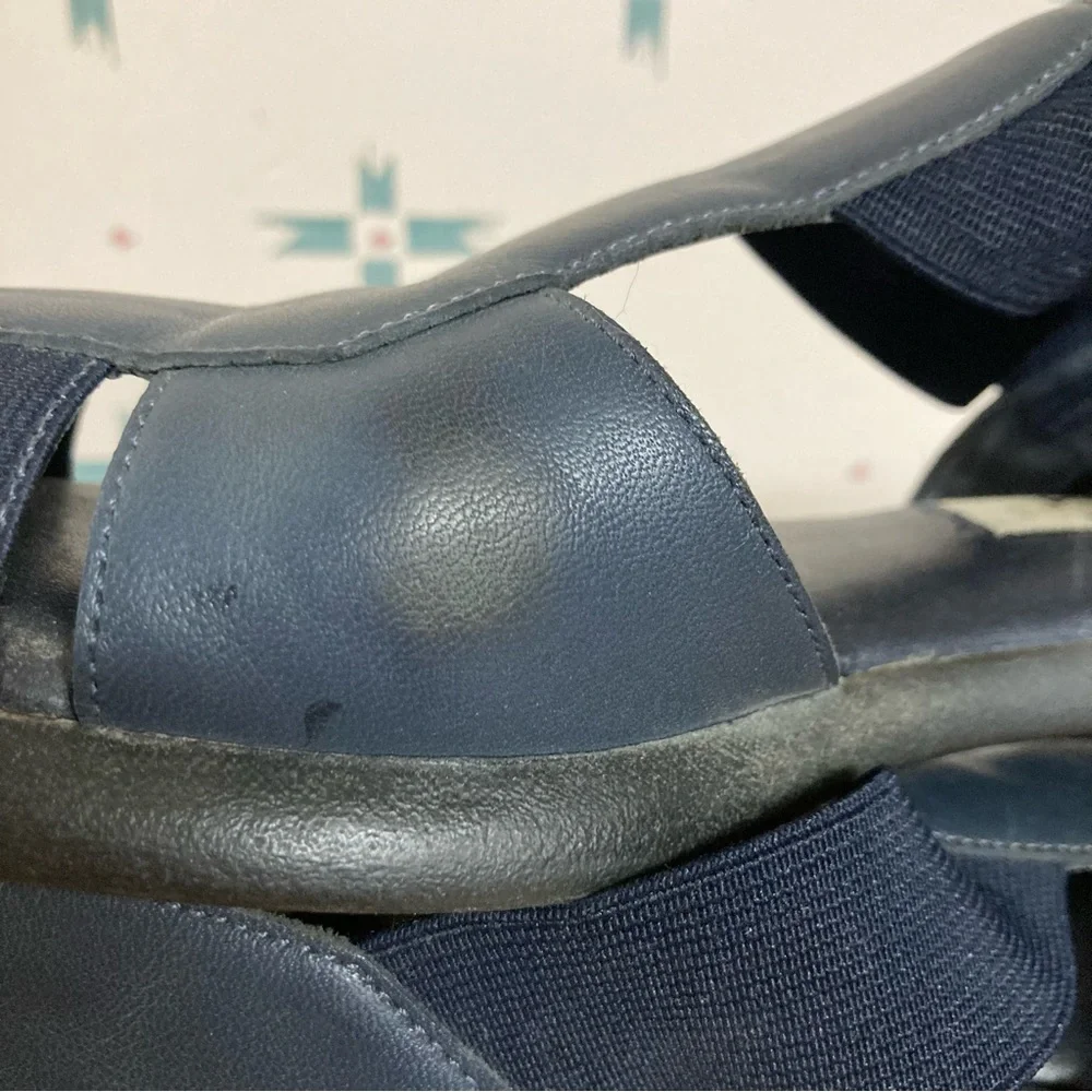 5/$15 Used Studio Collection Navy Blue Leather Sandals 7.5